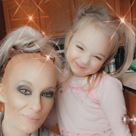 Meet your Posher, Christine - Picture 3 of 16